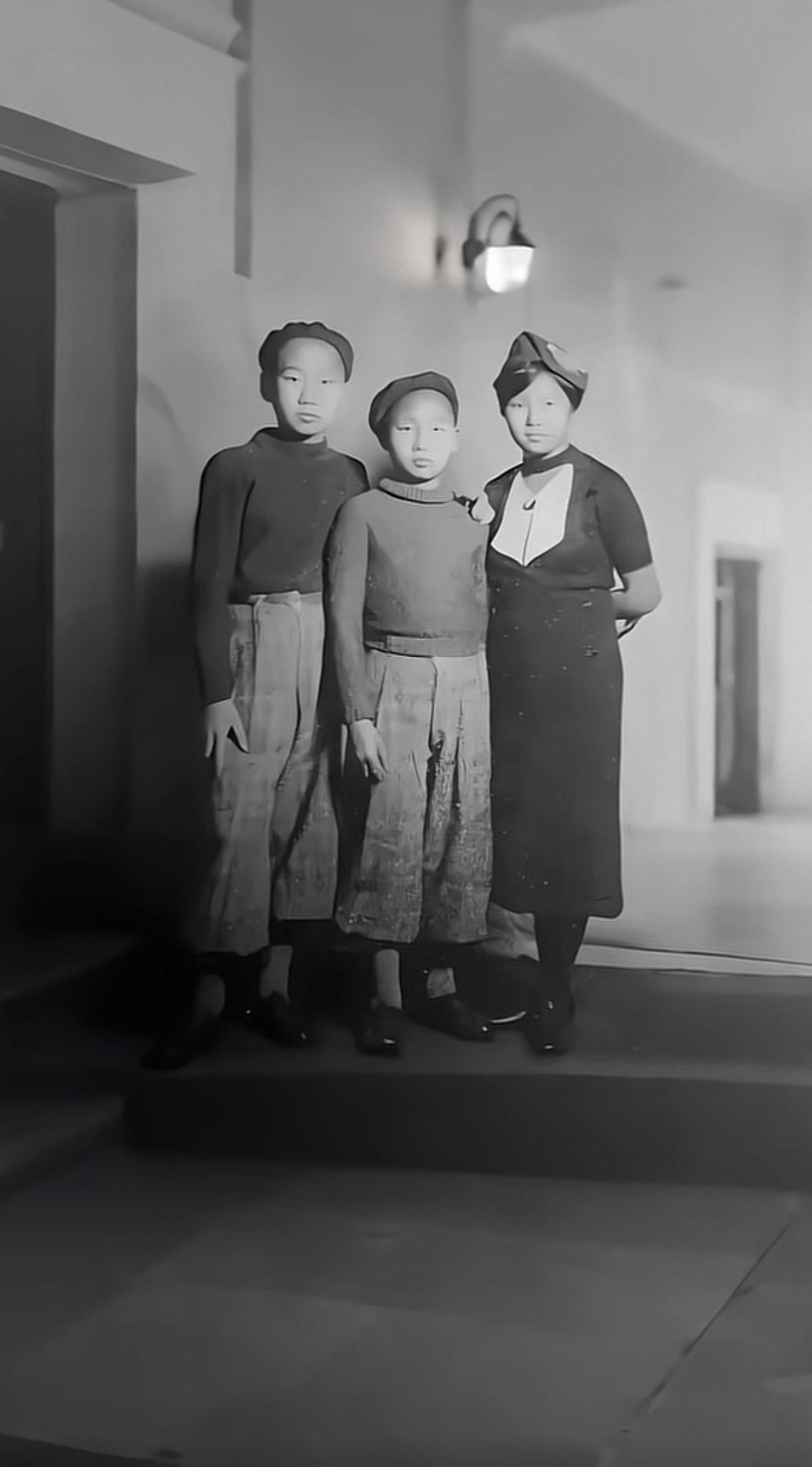 岸英、岸青、蔡妮是蔡和森向警予之女，一张珍贵的合影！