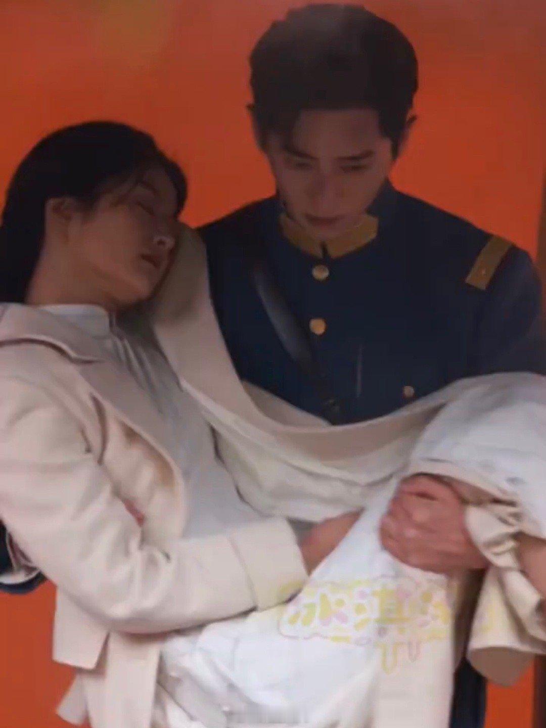 电视剧《玉簟秋》的剧情也太绝了吧！丞磊、徐若晗在火场的这段戏，隔着屏幕都能感受到