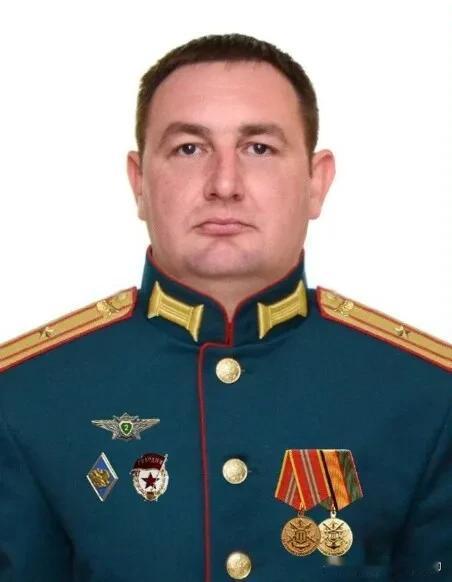 俄军坦克先锋奥列格·奥尔洛夫（Oleg  Orlov）少校近日在库皮扬斯克附近驾