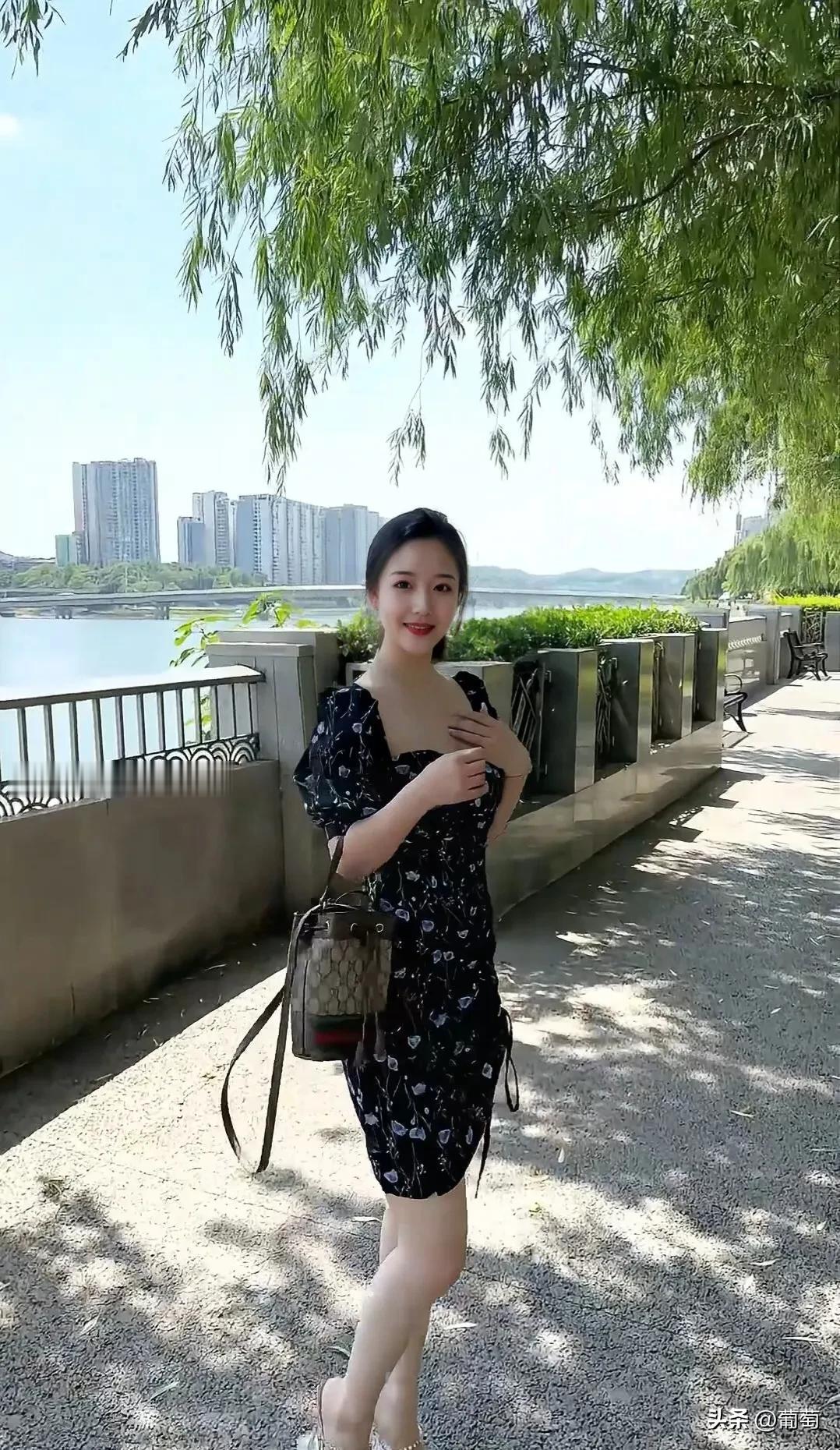 每日搭配分享·时尚穿搭幼儿园小朋友说的最多的一句话就是要分享，嘻嘻！