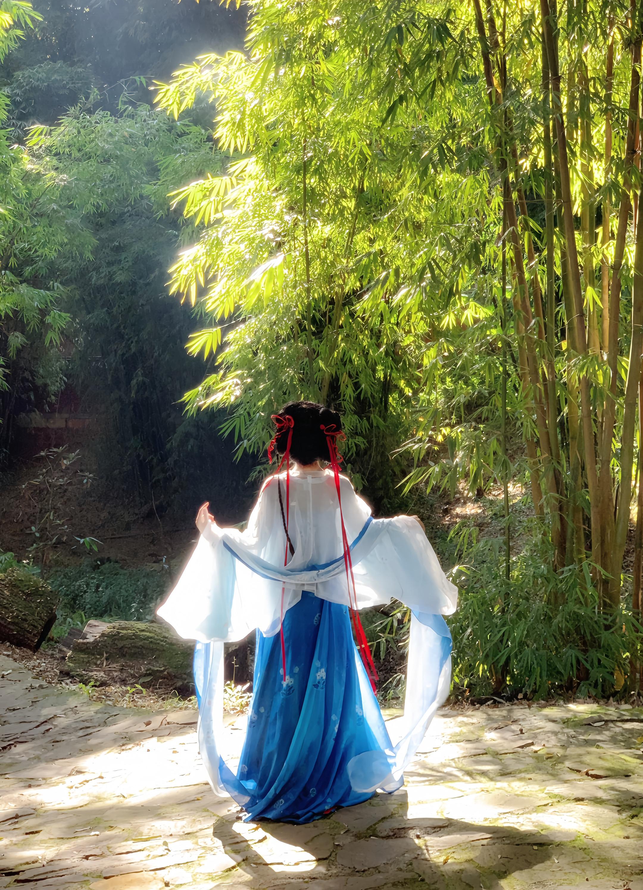 春不许 再回头。