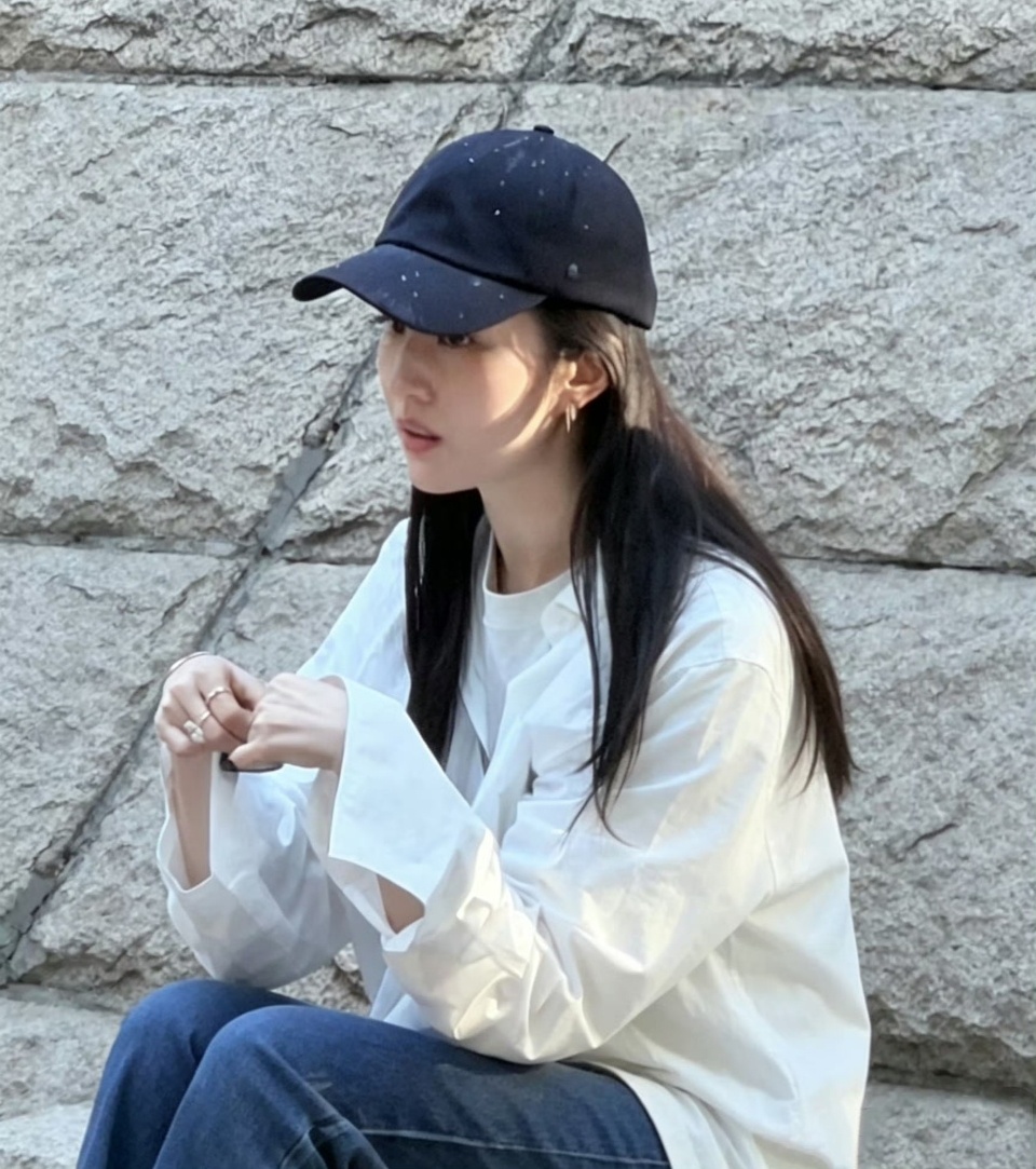 刘亦菲北电同学聚会照顶级绝美基因拥有者刘亦菲，美萌小奶仙😚😚
