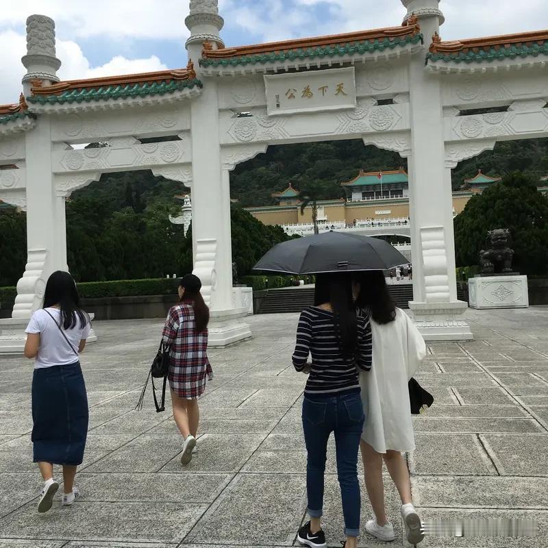 台湾民众赴陆旅游意义非凡。从个人认知看，是场“认知革命”。很多台湾年轻人赴陆后，