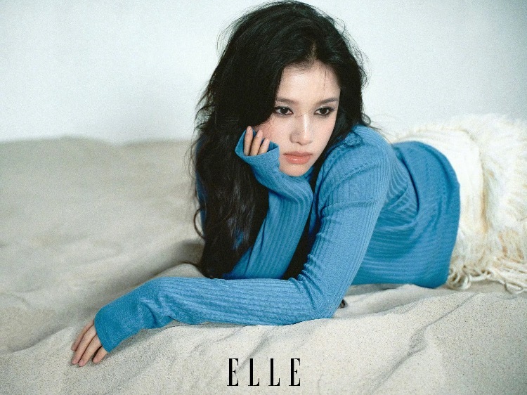 张婧仪✖️ELLE 7月刊清凉夏日大片把入戏当作结交一个新朋友，紧张中还带着新鲜