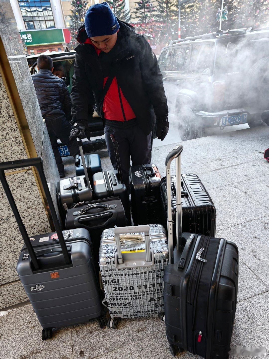 东北小分队今晚回到广州了，我还有几天的差要出。屈指一算，从6号到现在，超过两周的