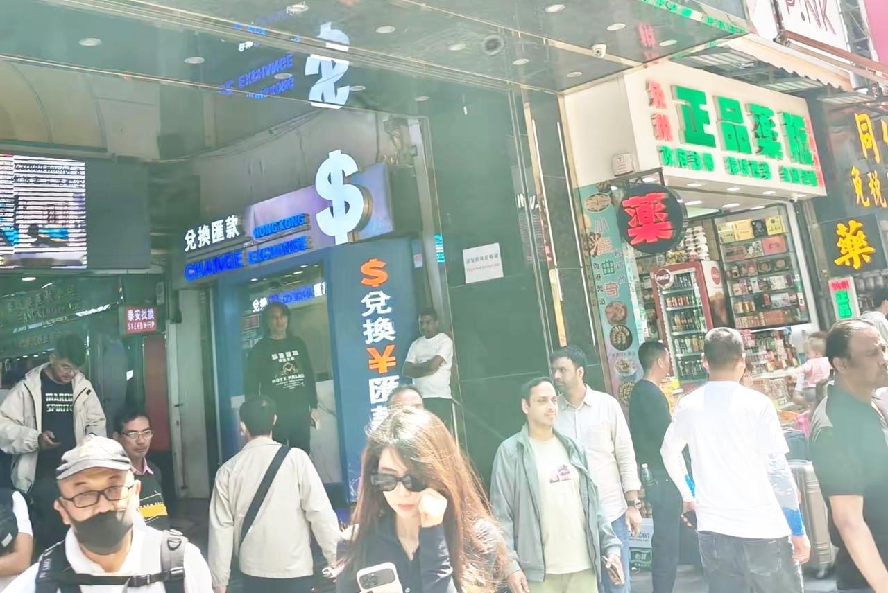 一晚上，
这家洗浴中心摊上事了，
只因​一家洗浴中心接待了印度人，谁还敢去消费？