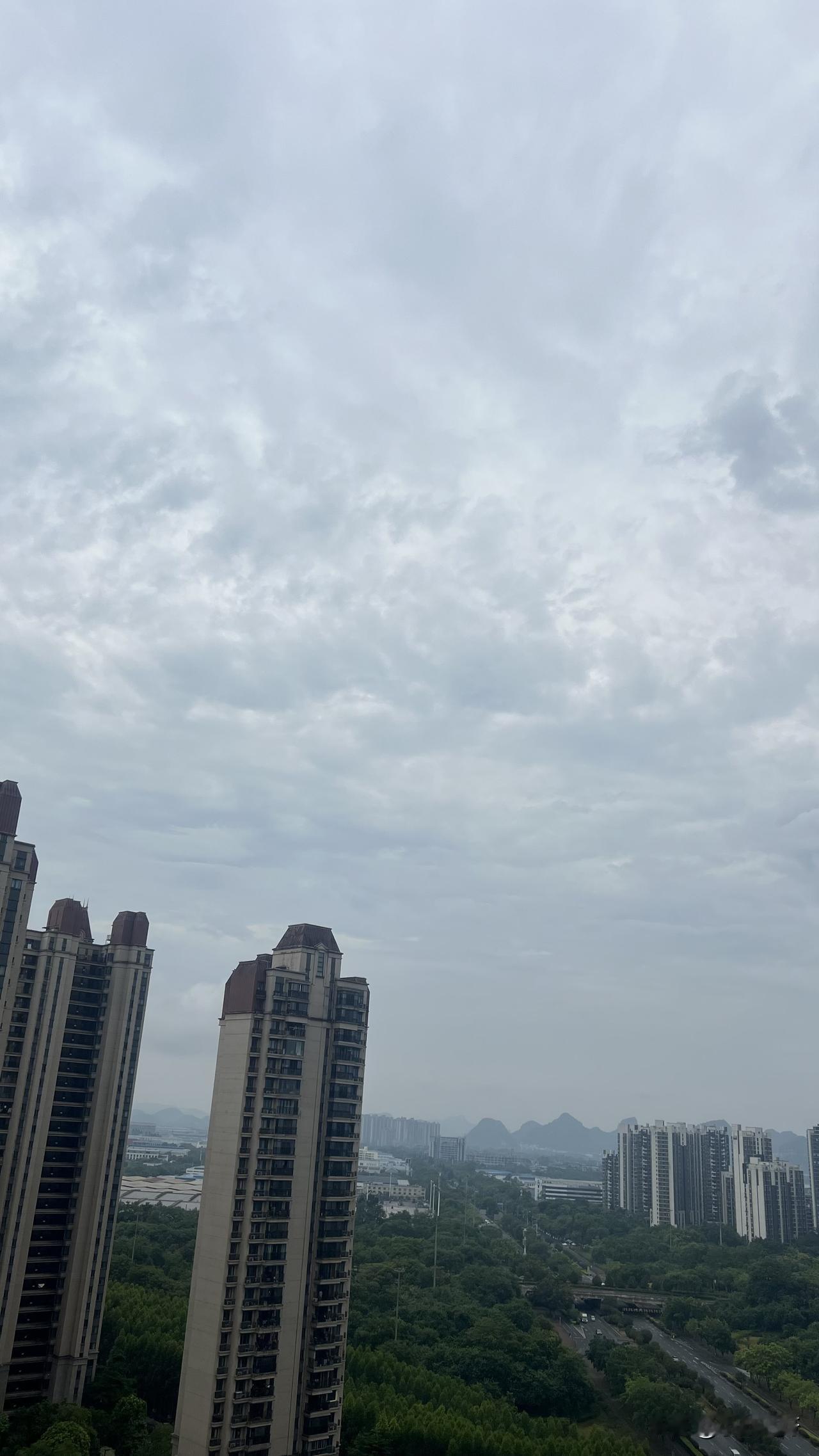 我的天空不蓝～也许在你忽然转身的一瞬间，她已不在纠缠……