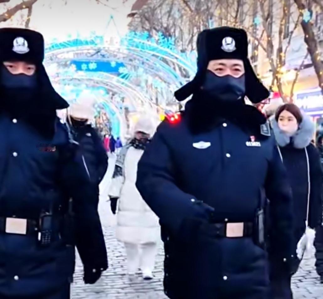 交通辅警想要转为勤务辅警，并非轻而易举之事，但也存在可行途径。
辅警岗位（像交通