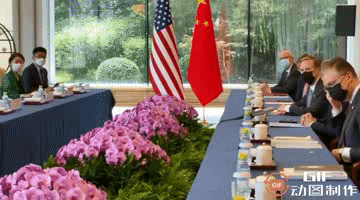 这画面一看就懂——有啥说的赶紧的，说完就可以那啥了。反正大家都戴好口罩了，赶紧的