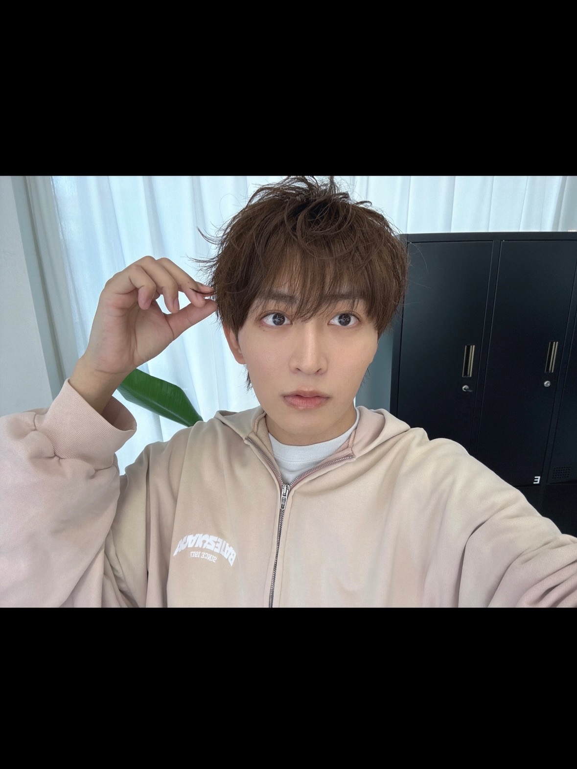 日野友輔（横の写真をインスタにあげる時にスクショして縦に無理矢理してるのバレてな