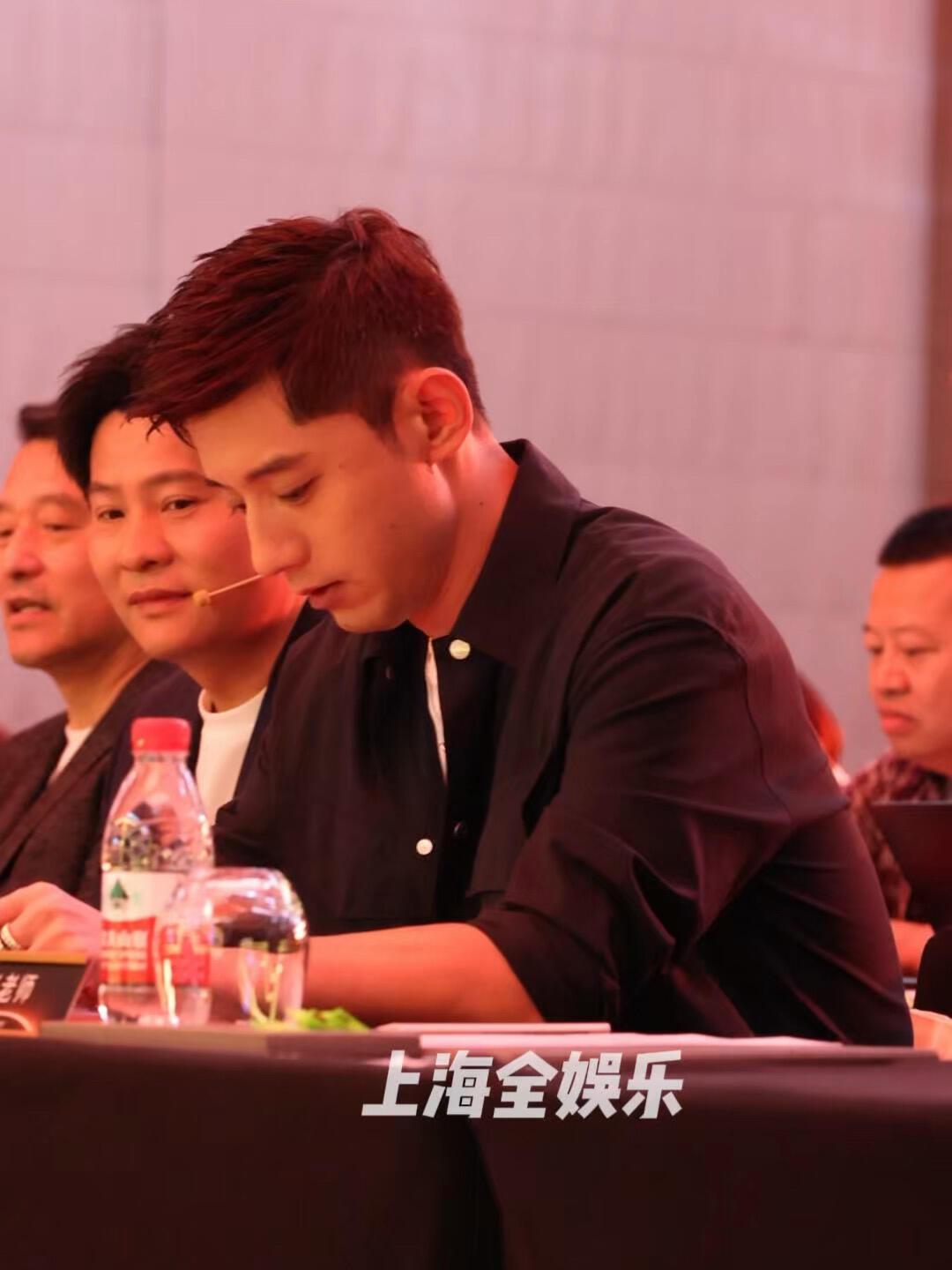 张继科好久不见，厚积薄发，沉稳大气了许多，真是帅气！
如果张继科还在，小胖也会有