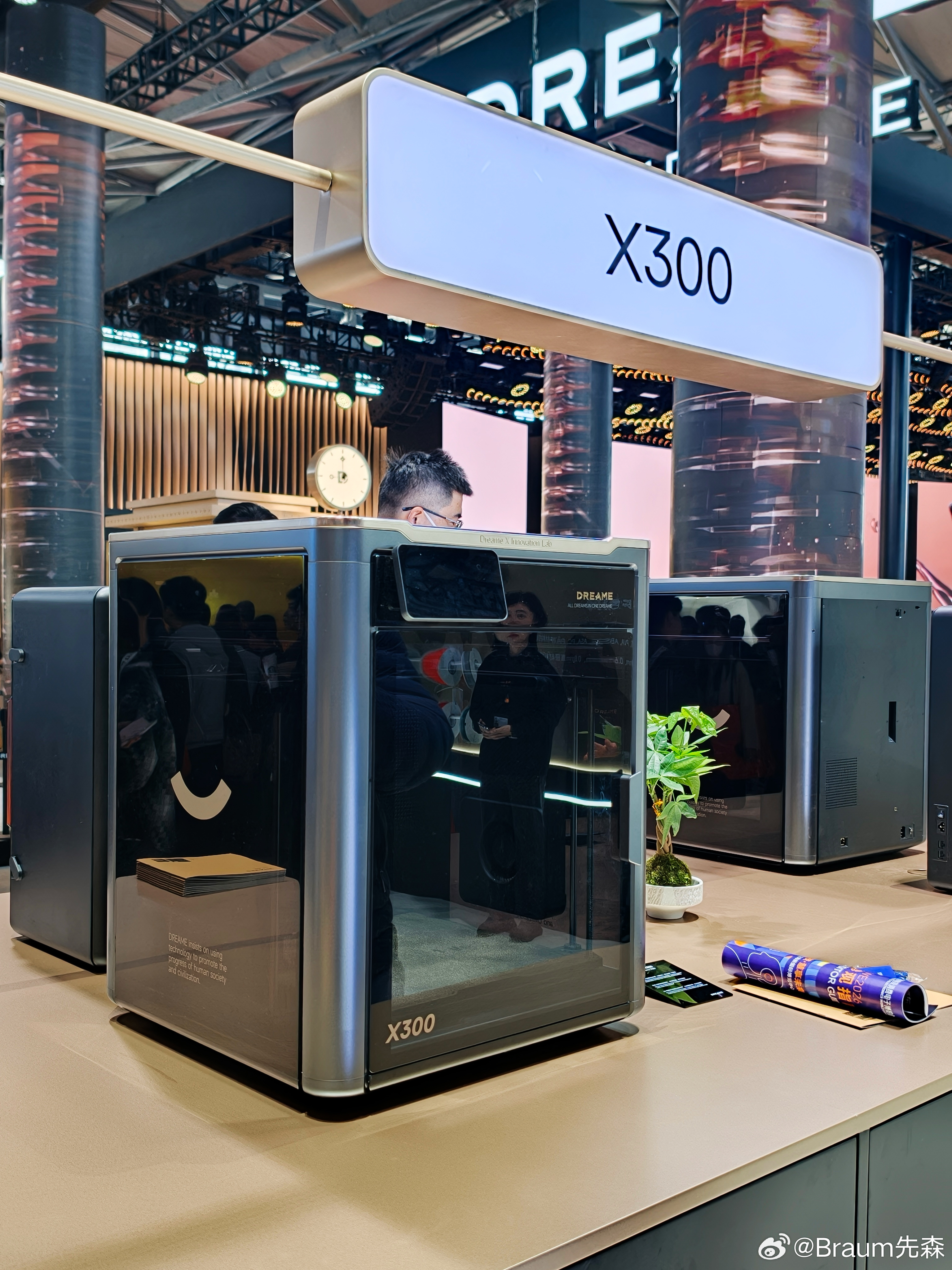 追觅给我一种他们想做什么就能做的感觉，小到吹风机按摩仪，大到芯片甚至汽车，然后3