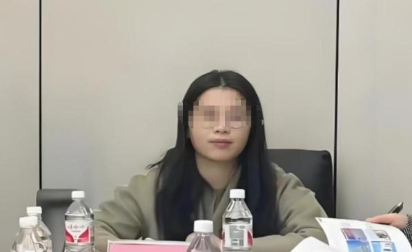 真闹大了，央媒发声了，长沙霸占车位女子道歉已经没用了，更大的代价还在后面。
 
