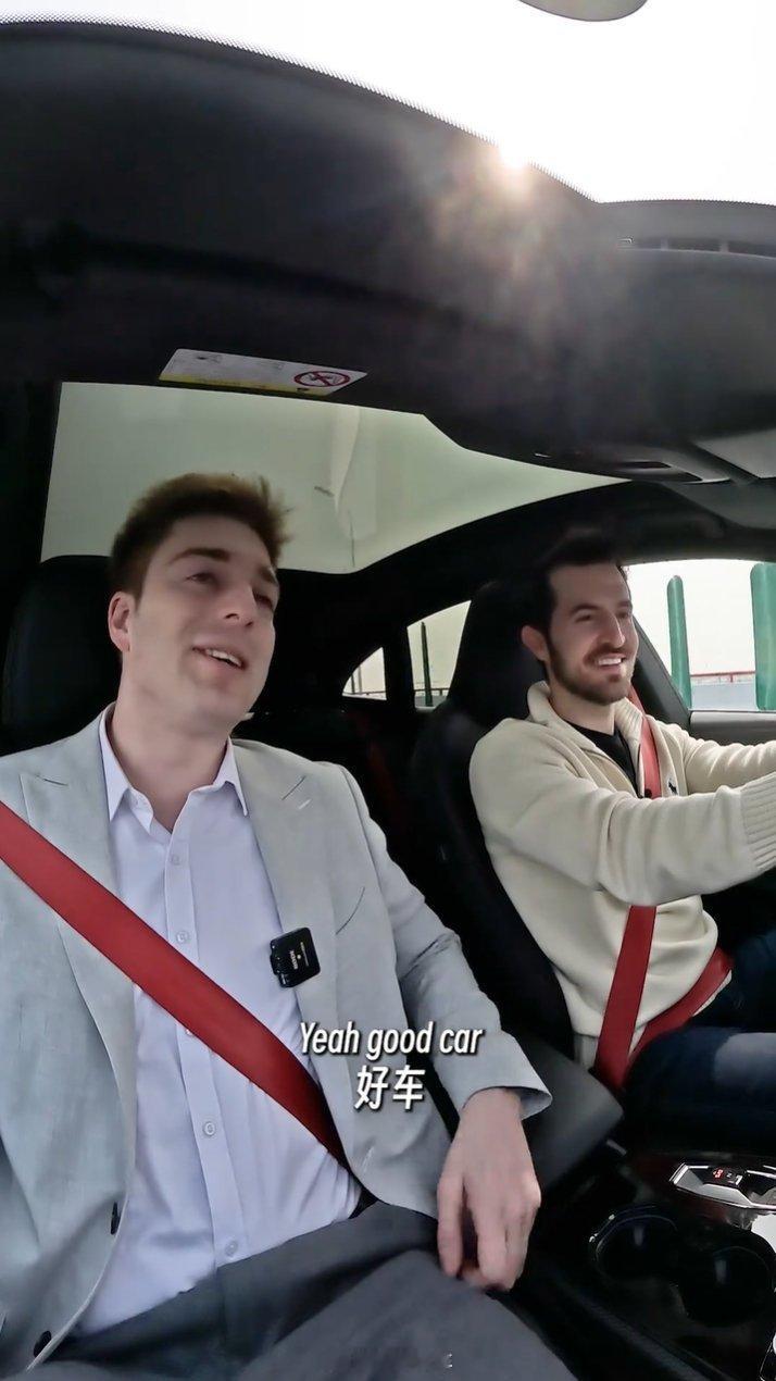 近期，许多外国人来到上海试驾上汽奥迪A5L Sportback，引发网友热议。其