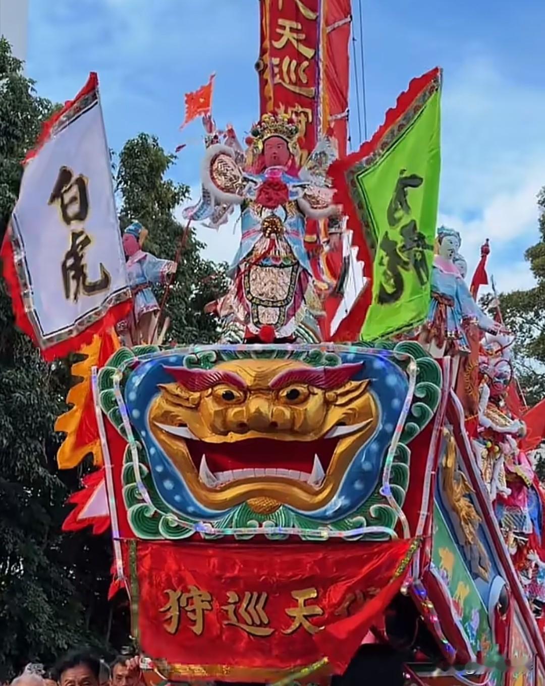 送王船！
厦门市思明区举行送王船民俗活动，非常闹热！
“送王船”起源于王爷信仰。