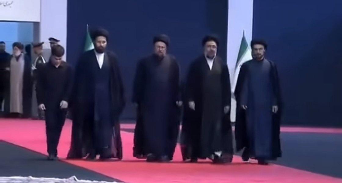 霍梅尼家族的（孙辈与曾孙辈向老哈表达敬意）

乌克兰 ​​​