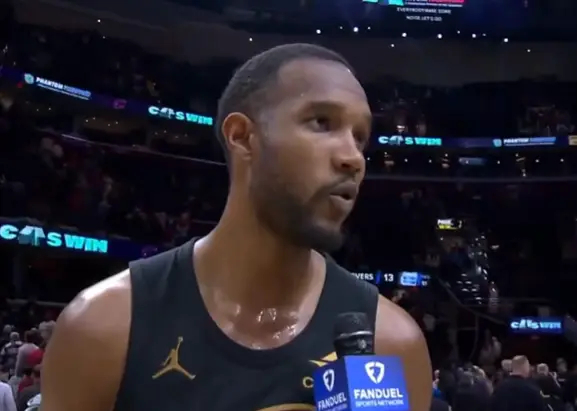 骑士球员本场比赛首发登场35分钟，全场17投仅5中，三分9中2，罚球6中6得到1