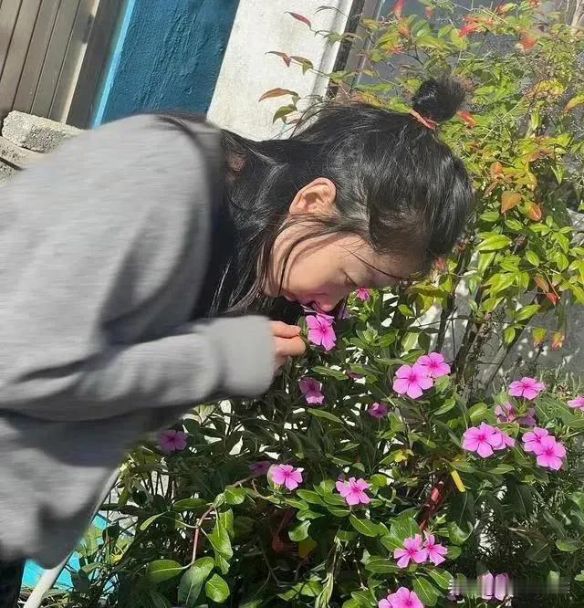 周冬雨出色表现和独特的魅力在韩国市场取得了巨大的成功，成为了众人瞩目的焦点。
以