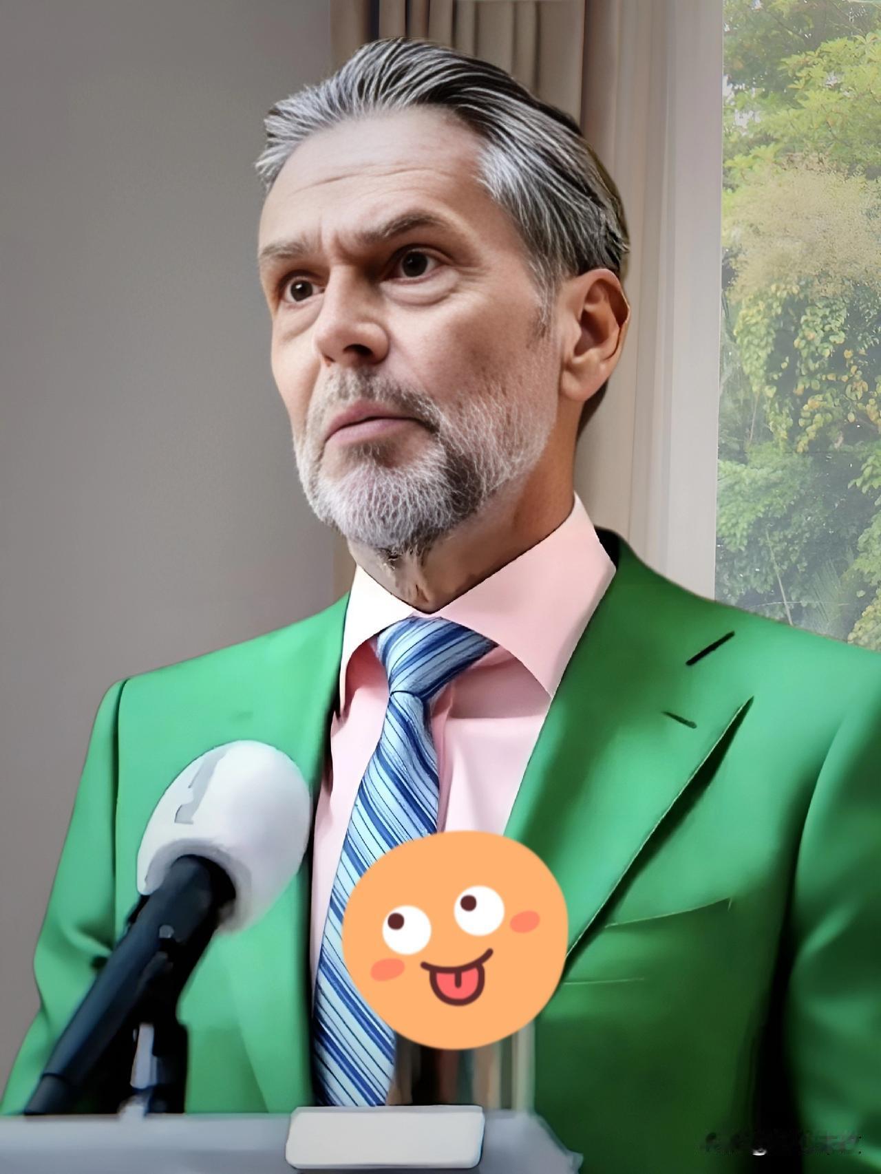 都以为稀土管制能按住荷兰，没想到人家反手就把中低端DUV光刻机也禁了，连老设备维