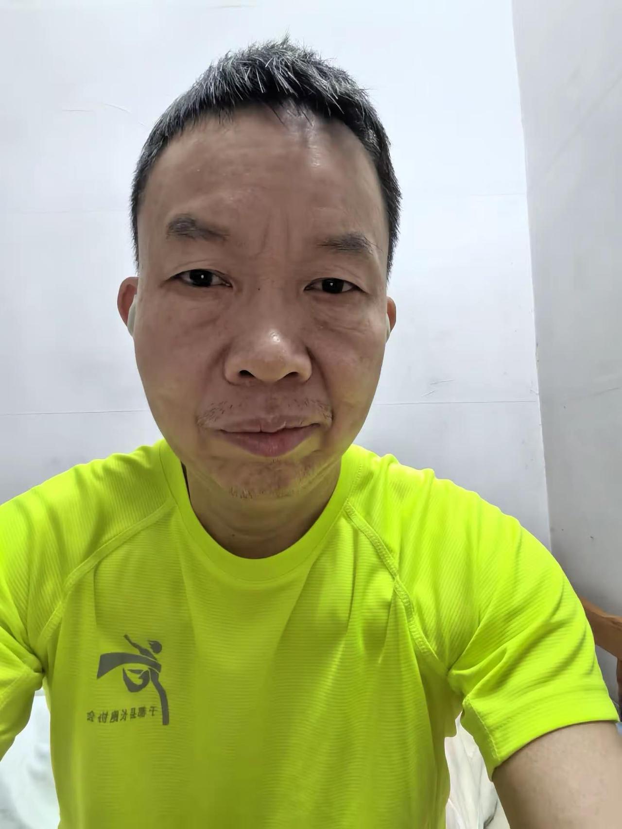 刚起来的时候没下雨，准备好了出去跑步，下雨了咋办😂