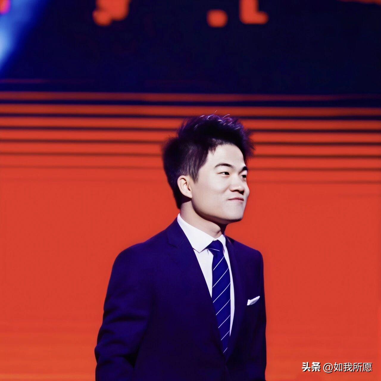 恭喜董宇辉！
这哪是上榜啊，
这简直就是“榜一大哥”带着他的“丈母娘军团”直接冲