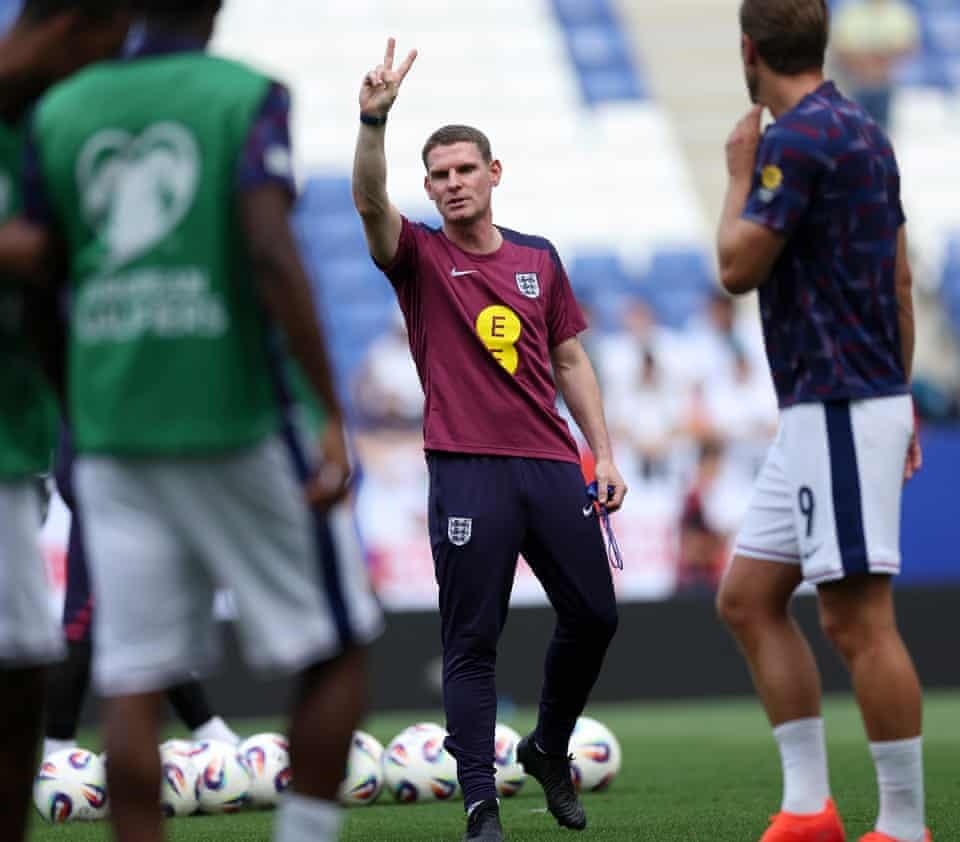 英格兰助教安东尼·巴里谈世界杯备战之道："我们要征服球场的每一寸草皮...我们的