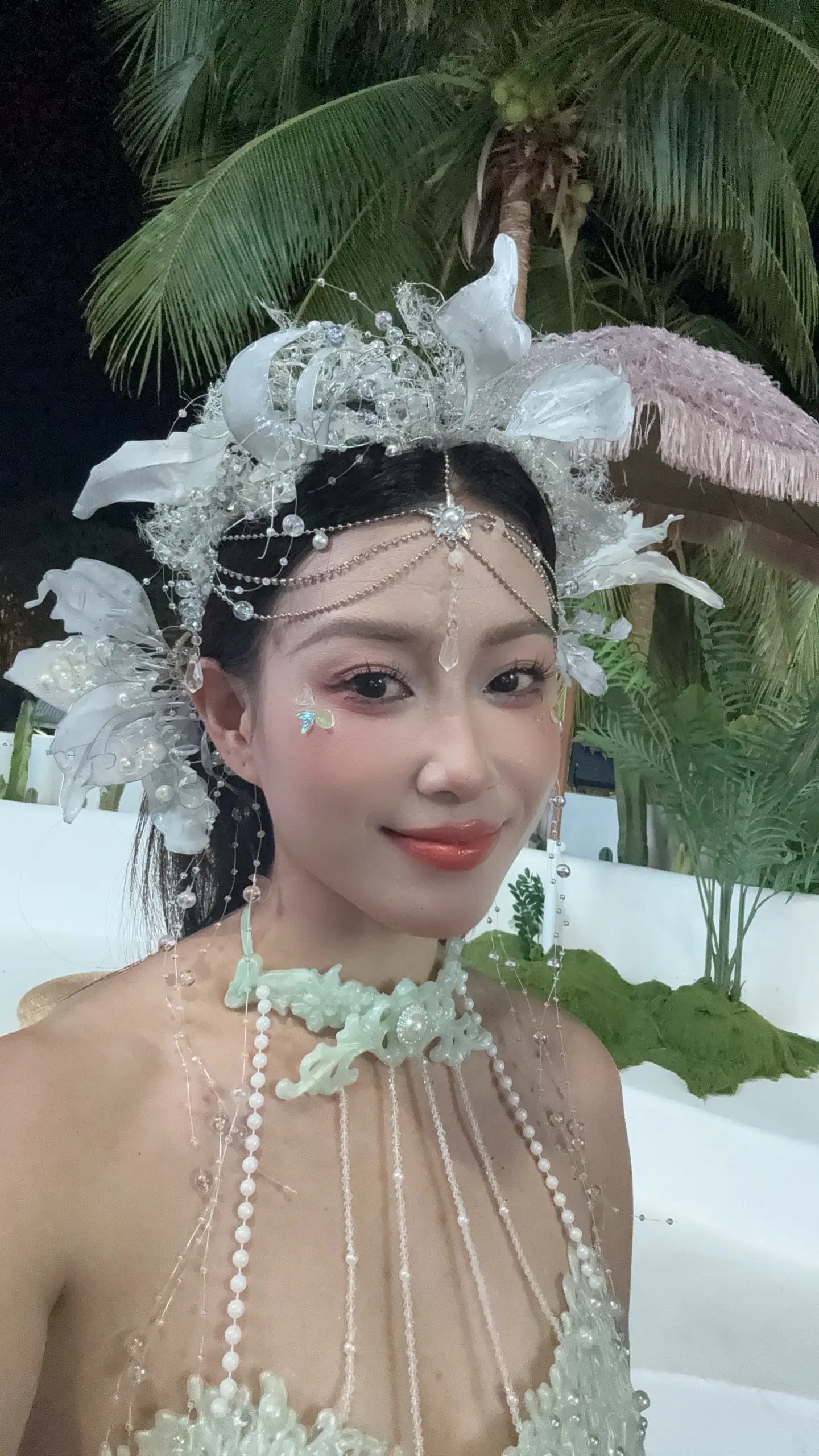 平凡的日子需要一束光，为平淡的生活增添一些色彩去哪不重要，重要的是去历...