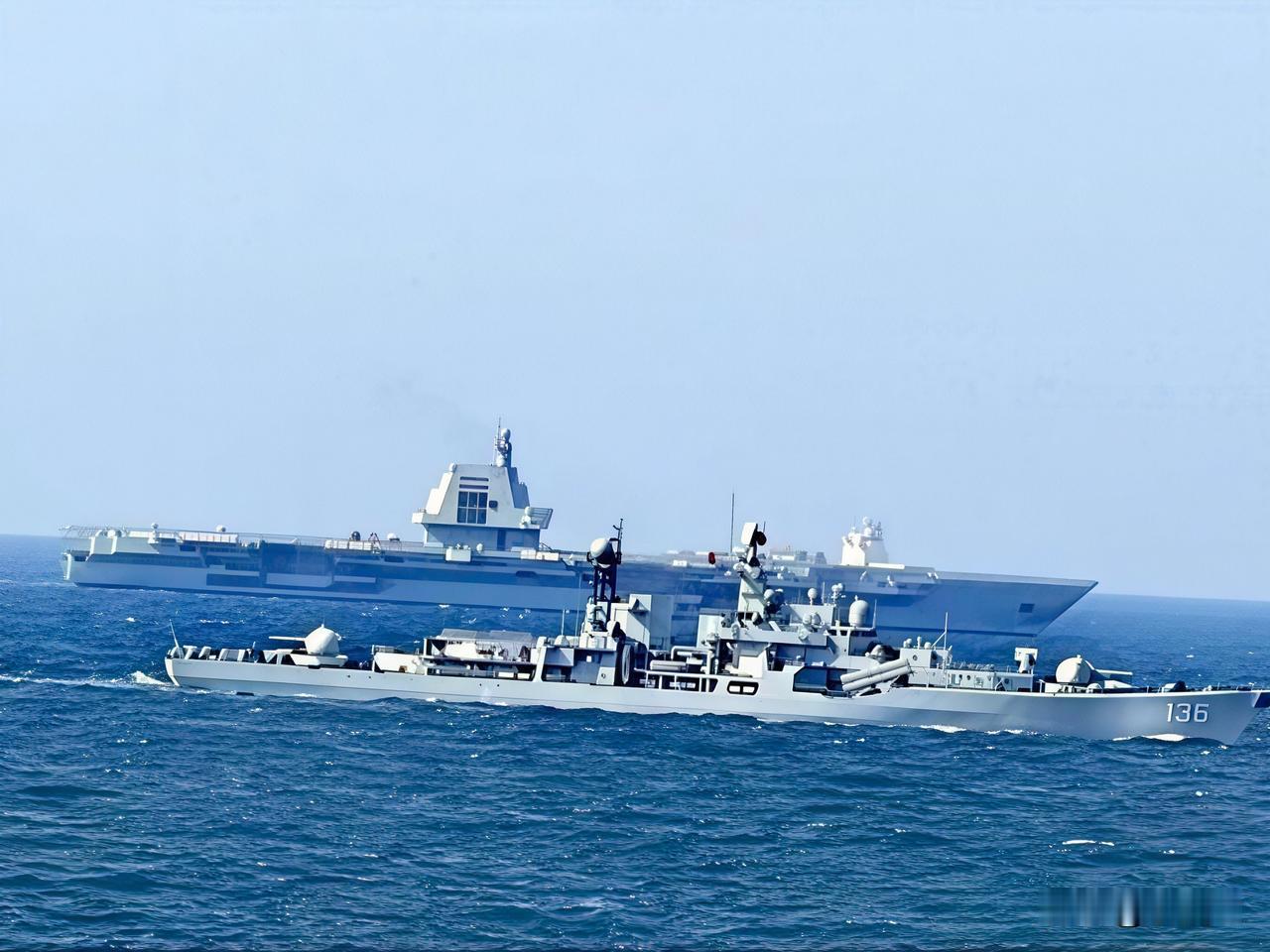 既然956EM“现代级”驱逐舰138舰可以改装48垂发，如果两艘956E把舰尾的