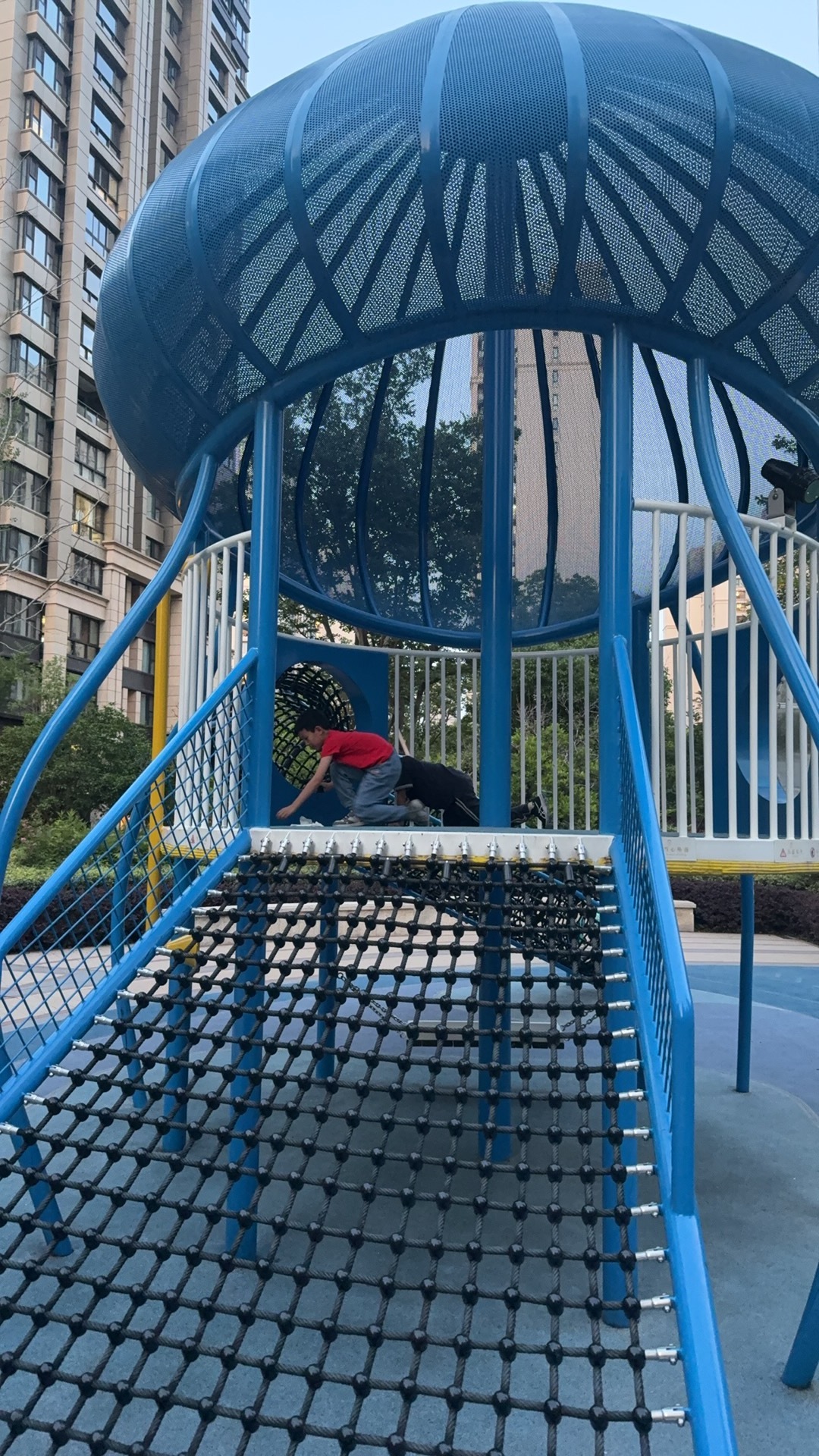 什么是真正的牛马？就是你在加班，我在带娃[哈哈] ​​​