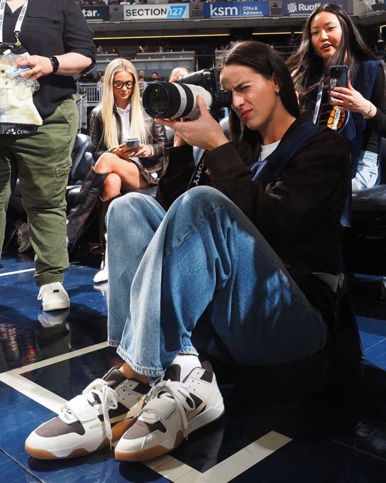 凯特琳·克拉克再就业新赛季篮不住我的观赛搭子