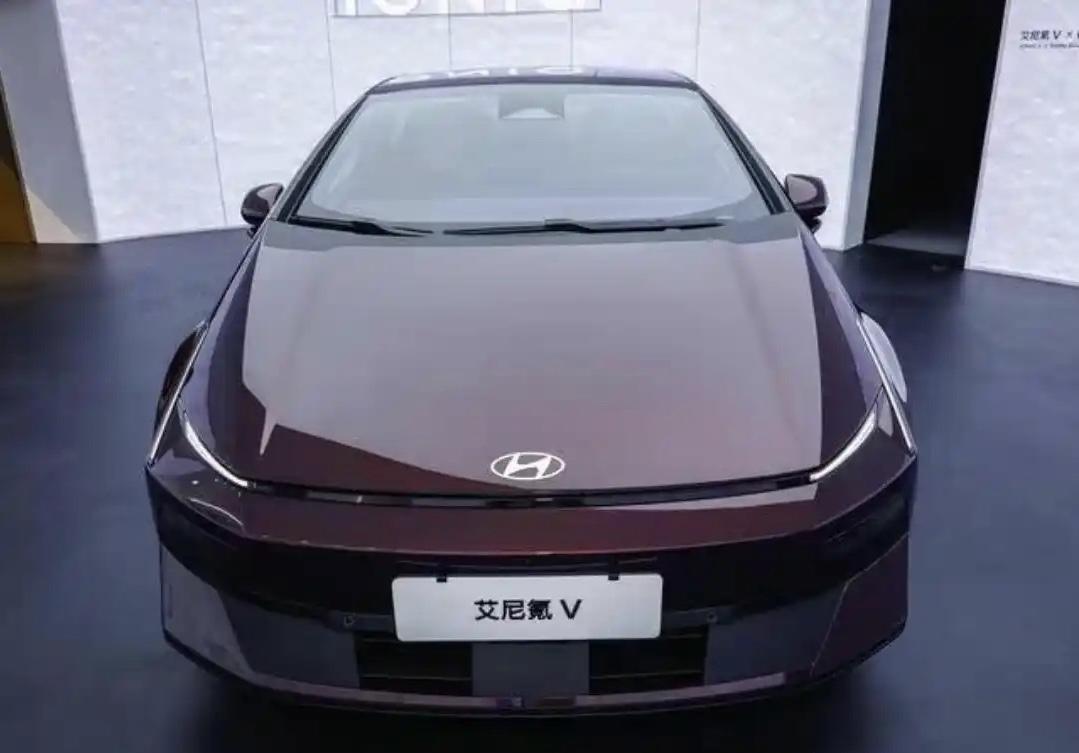 简单介绍下现代这款纯电车 艾尼氪，800V超充，18分钟从10％—80％，续航5