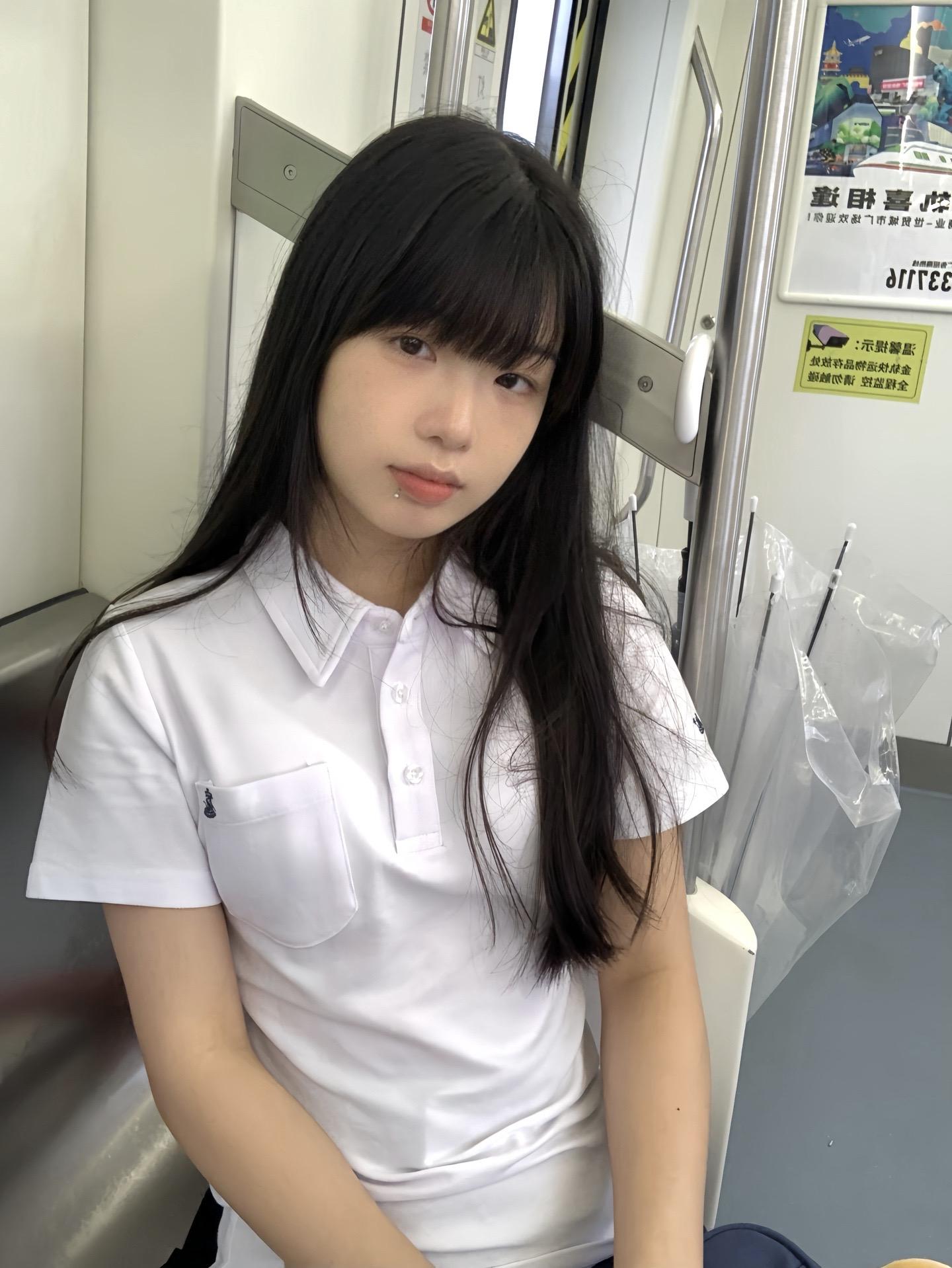 我呆呆的。