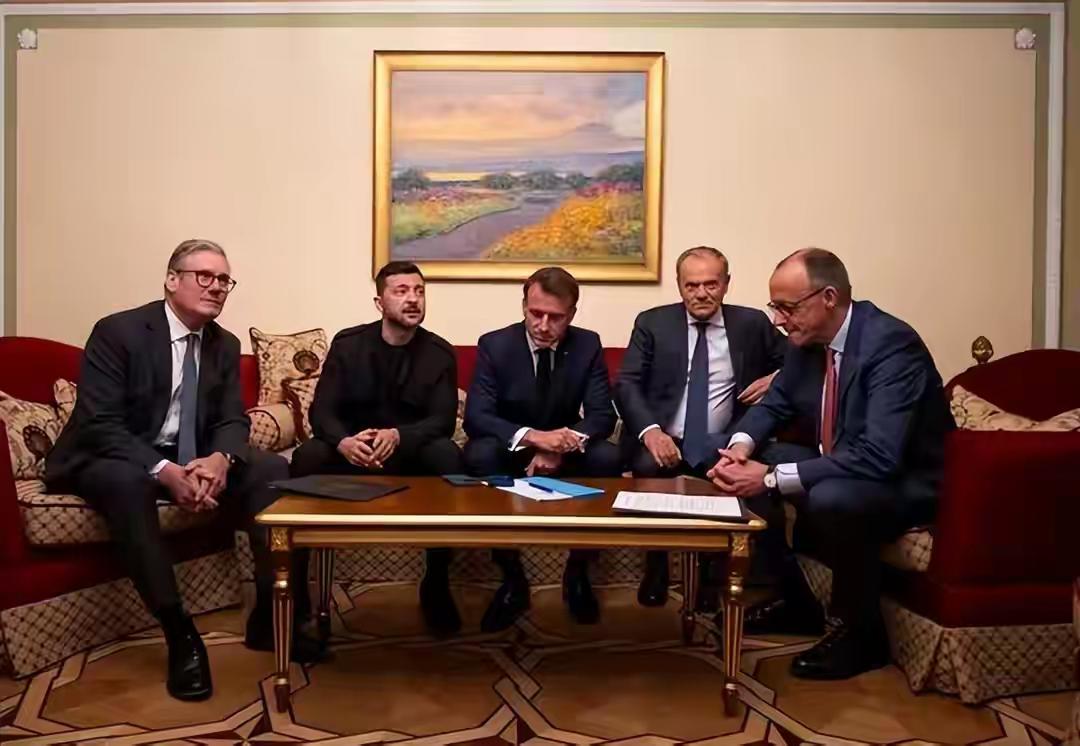 【欧洲几位风光的领导人可能会为泽连斯基陪葬】
美国前海军陆战队情报官里特称，泽连