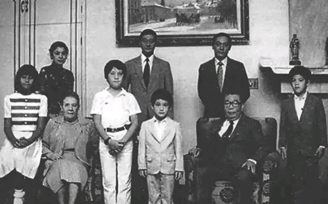 以蒋经国的实力和威望，完全是可以在1988年去世的时候，将台湾省交到他的儿子手中