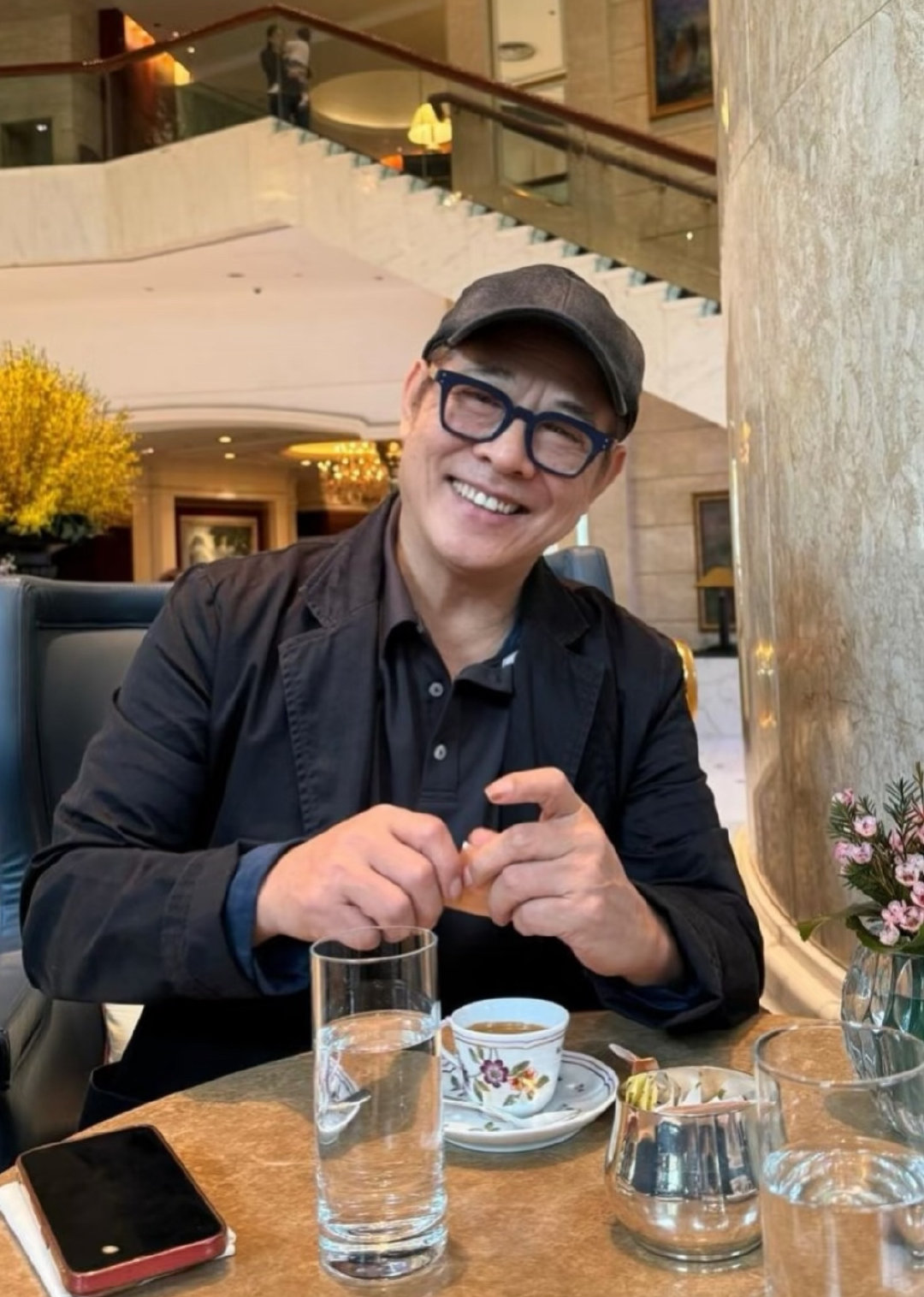李连杰好会送礼真的很感动的好吧，不仅仅是对女儿的爱，更是肯定了智界这款车的价值，