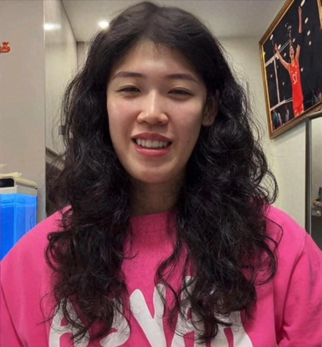 李盈莹的留洋梦，碎得有点突然。去米兰才20天，因为体检没过，打道回府了。

她在