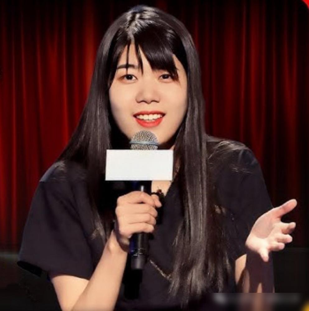 房主任：靠哭惨爆红，结果婆婆根本没见过，家暴前夫还是开店老板？
 
50岁农村大