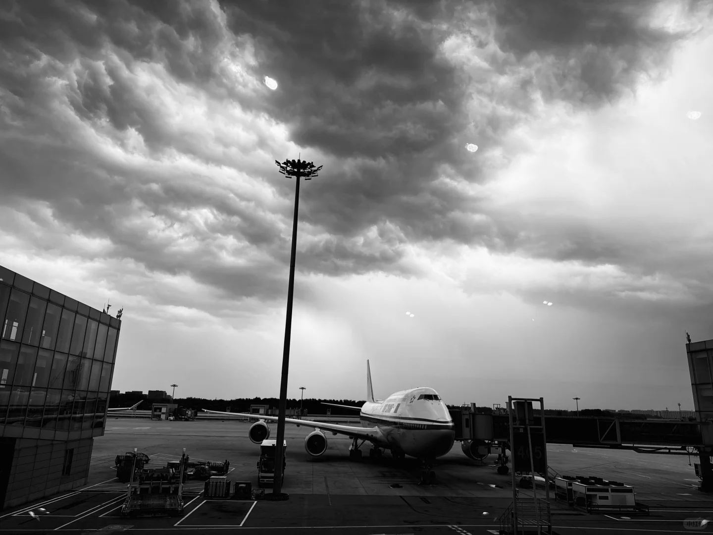 发现天上像条龙