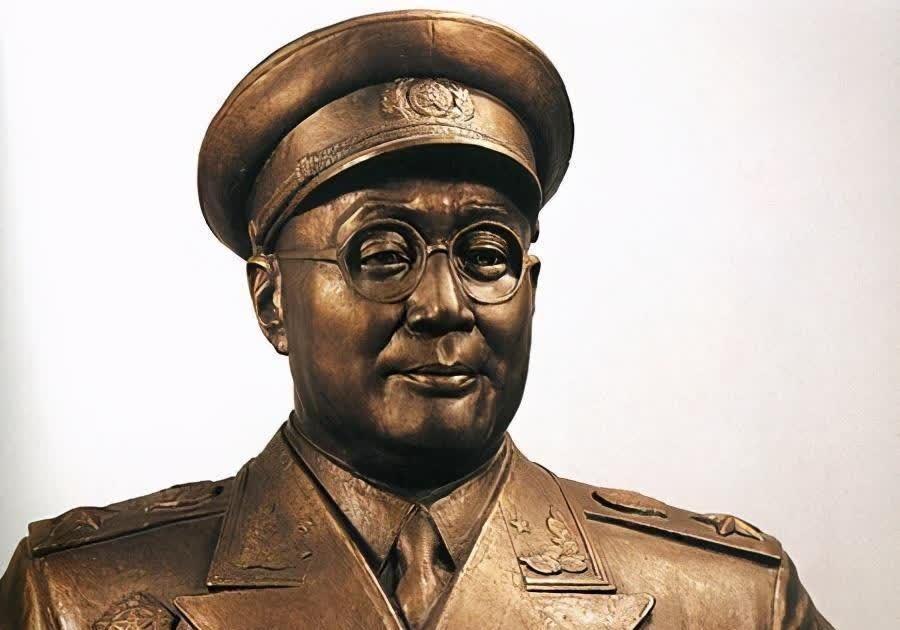 第二野战军辖下三个兵团各有一位主力战将，这三位核心将领究竟是谁呢？
1948年1