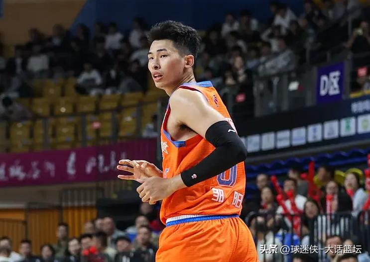 多少？？单场8个抢断？！邹阳这两场，是把对面后卫的底裤都抢没了吧！

今日CBA