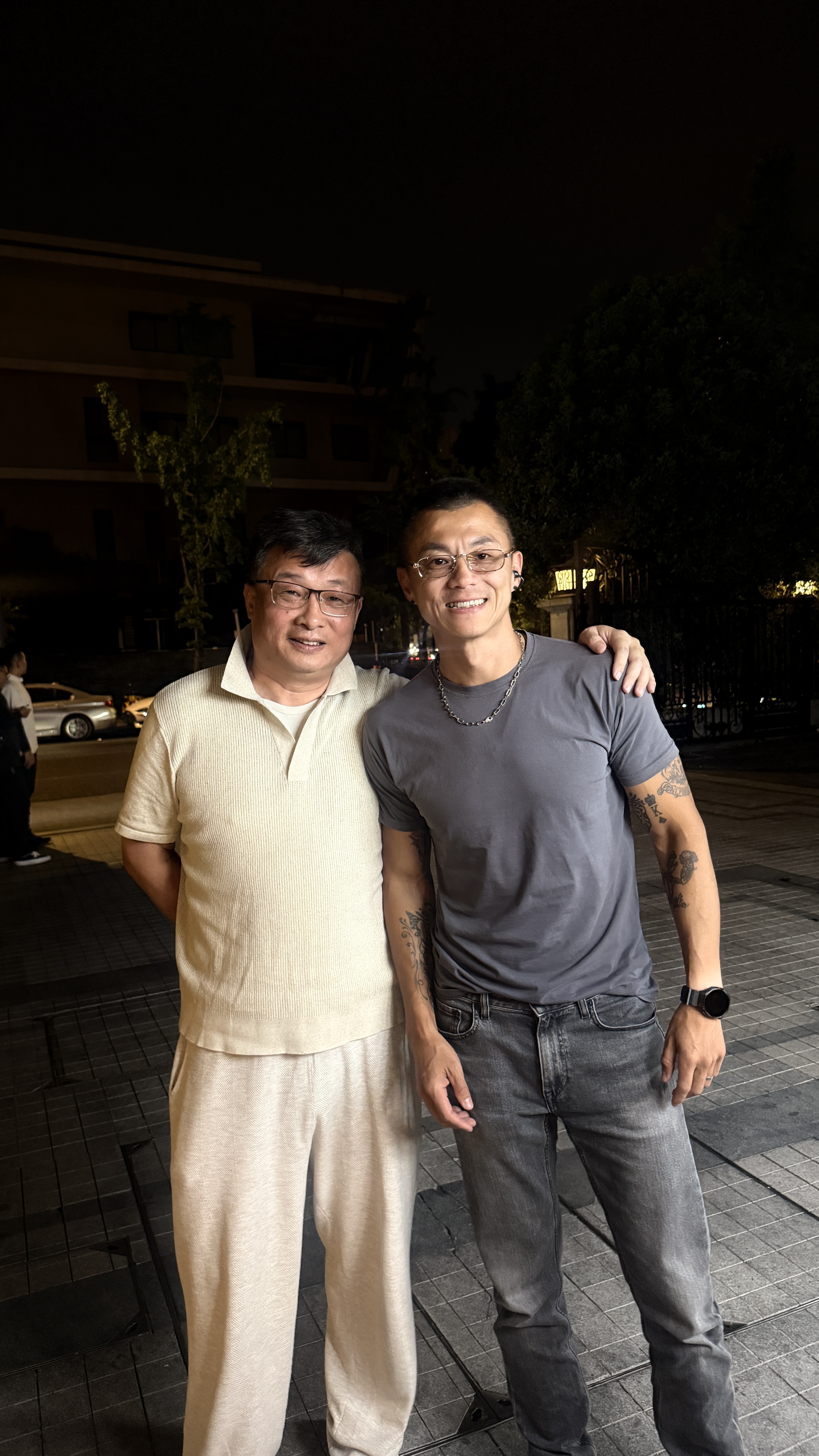 今天跟很多位大咖在一起合了影，缘起尊界v800  也敬畏这个行业人才济济，以后要