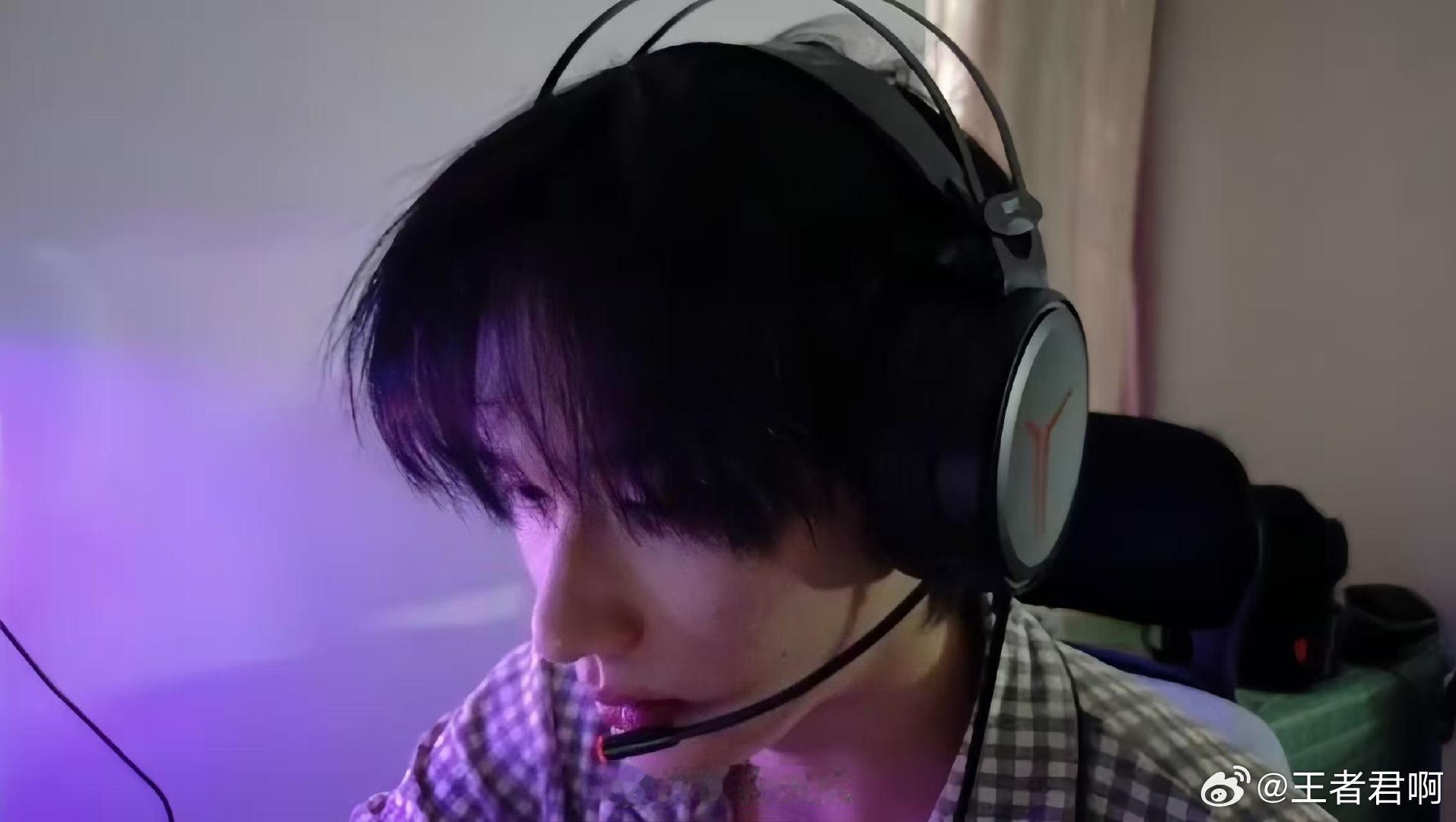 余宇涵内娱电竞系帅哥补货了闺蜜最爱的电竞文男主有了脸，余宇涵打瓦又帅又能打，谁看