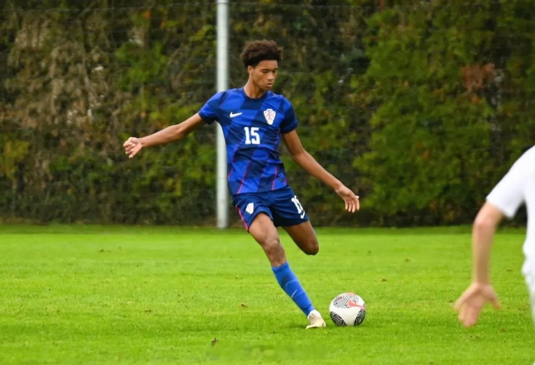 罗马诺消息，多特蒙德 领先从萨格勒布火车头俱乐部签下中卫利亚姆-克劳德-坎特的交