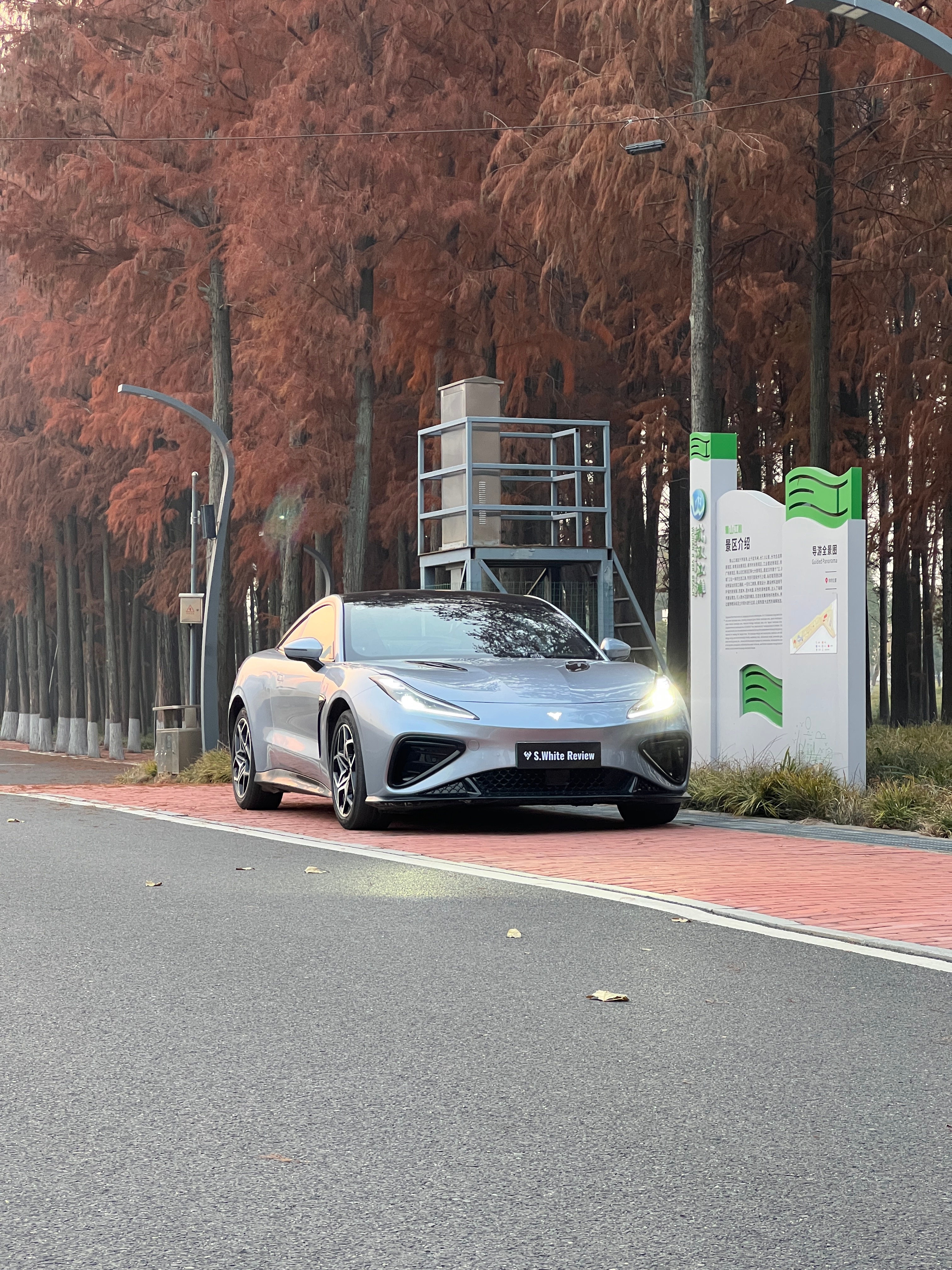 数十万爆雷车企车主售后困境极越和哪吒都开过不过都在车企爆雷之前卖掉了别的不说极越