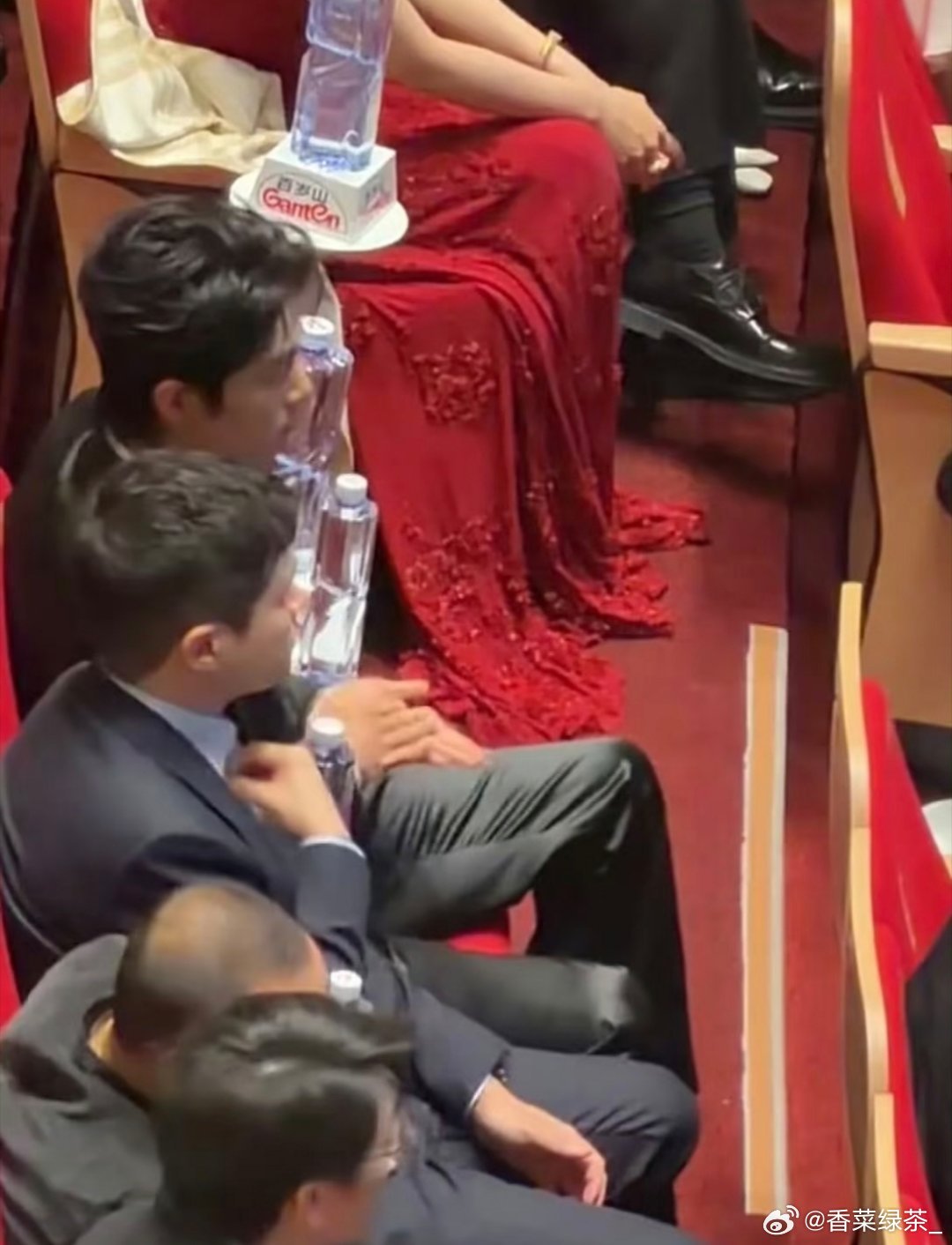 黄觉又把座位从曹译文那抢回来了哈哈哈哈哈哈哈哈哈哈哈哈哈哈哈哈哈哈哈哈哈哈肖战∶