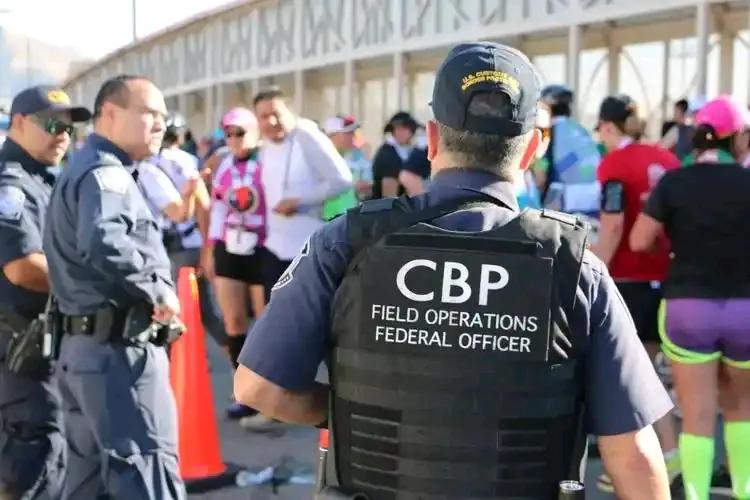 被美国遣返人员的去向
1️⃣ 遣返回原籍国：大部分被美国遣返的
非法移民会被遣返
