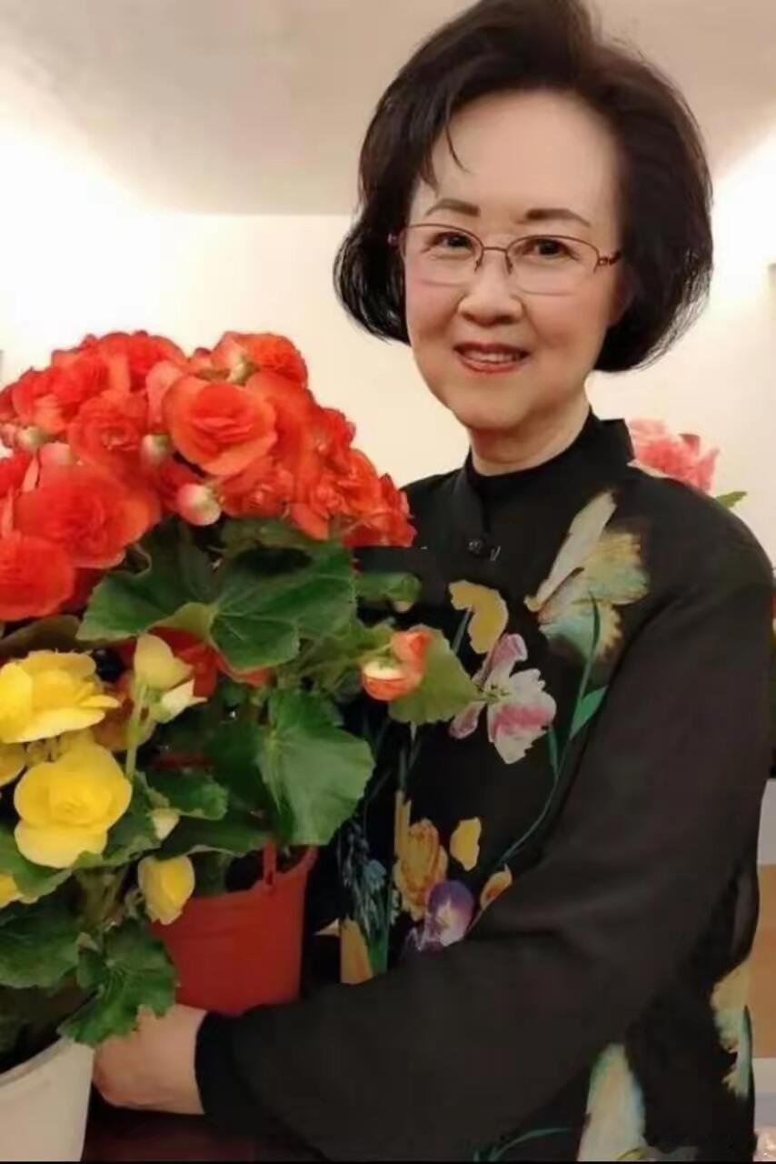 琼瑶自杀的原因找到了，瞬间就理解她了 