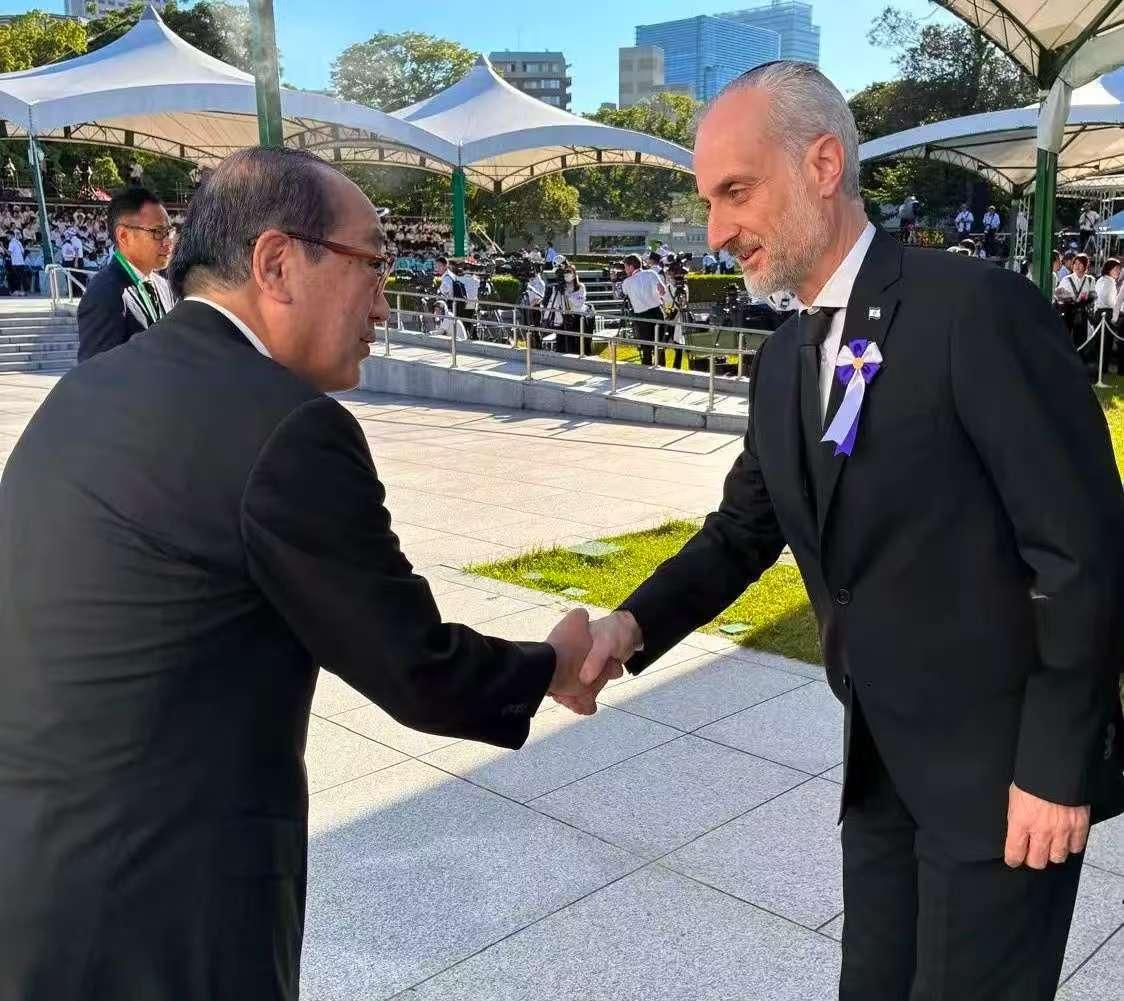 8月6日，广岛举行原爆81周年和平纪念式典。以色列新任驻日大使埃马纽埃尔·纳冯抵