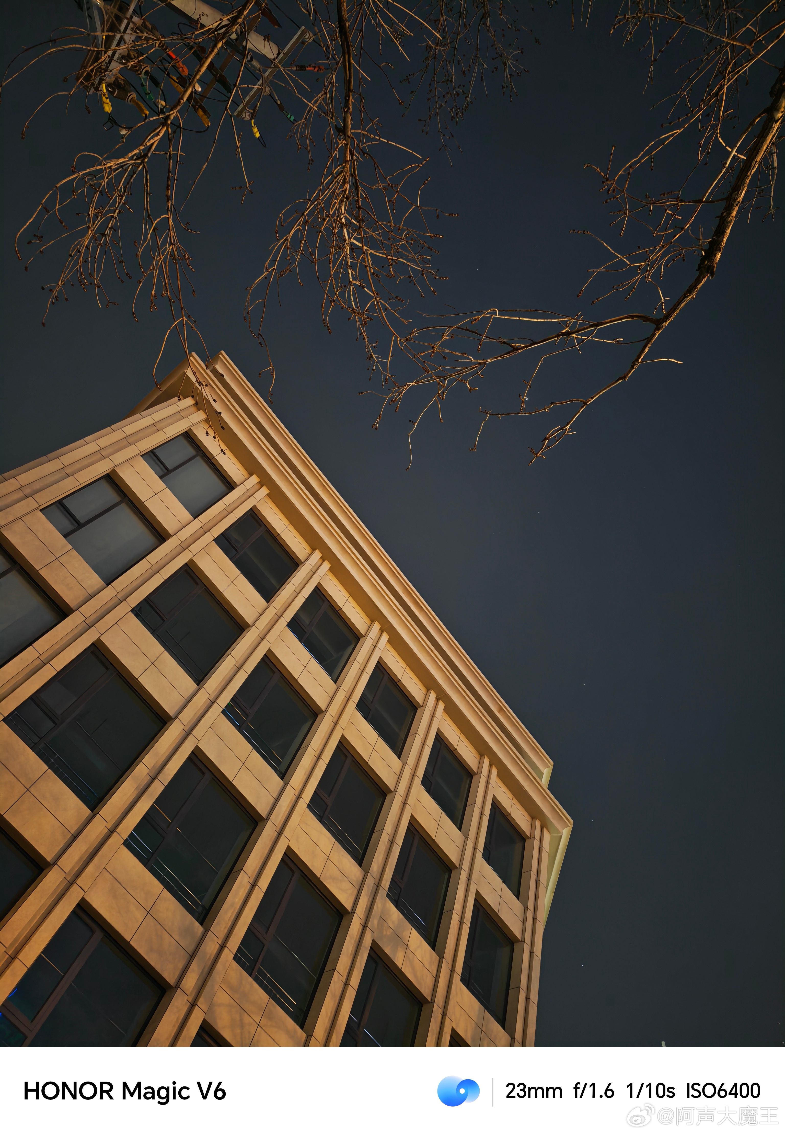 耀子折叠大满贯终于来咯。咱就看看这影像也是一样🐮！轻薄、长续航、强性能、AI 