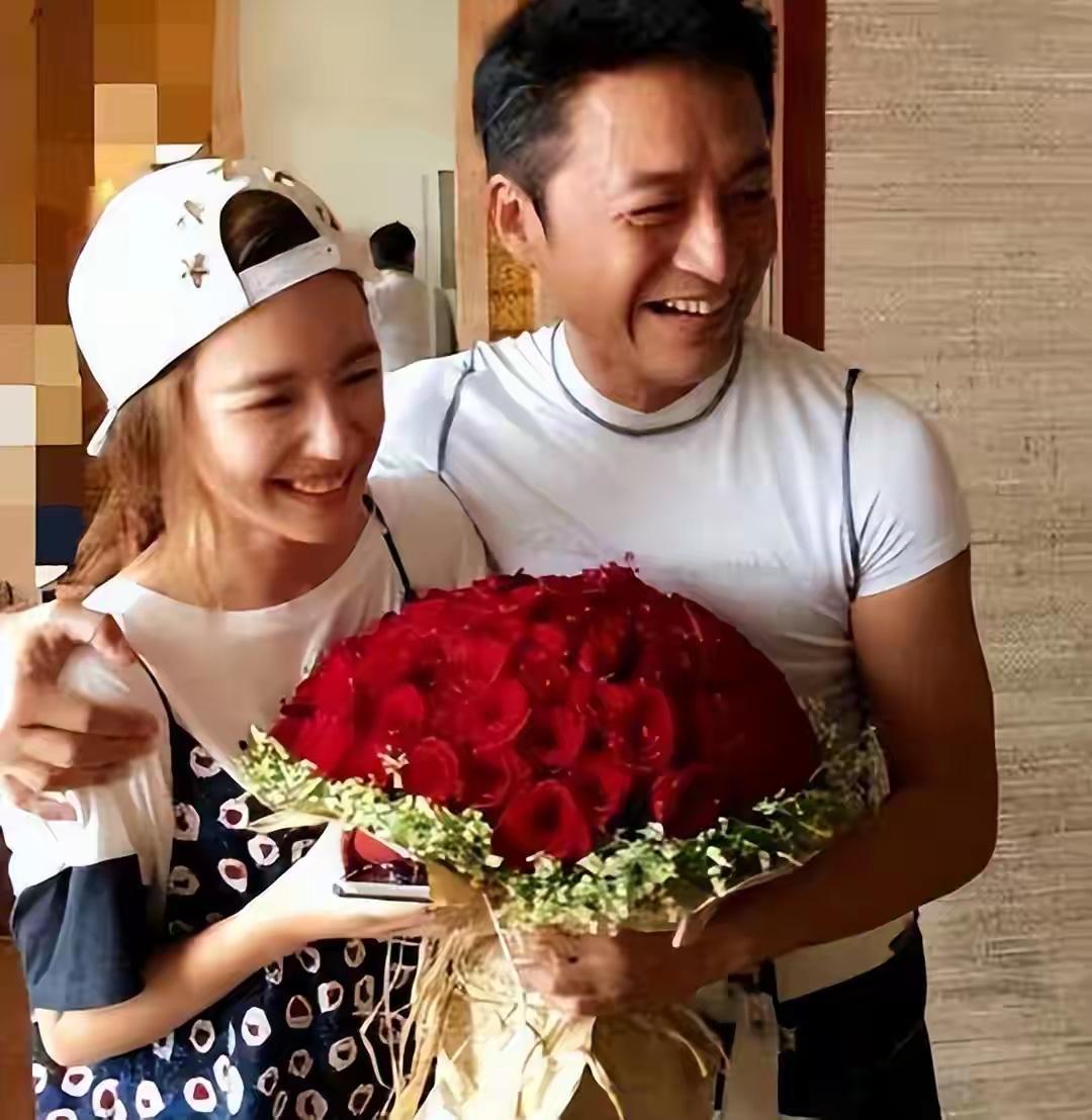 吴佳尼说订婚那天才知道马景涛44岁！
你们信她说的话吗？
我信生活中有这种马大哈